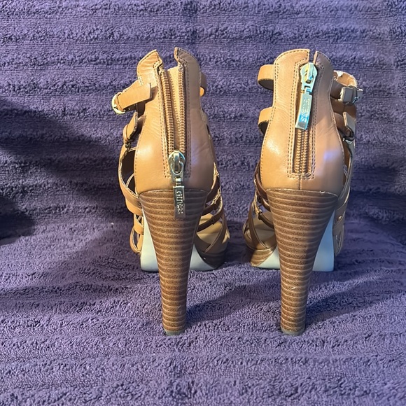 Guess - Picture 4 of 4